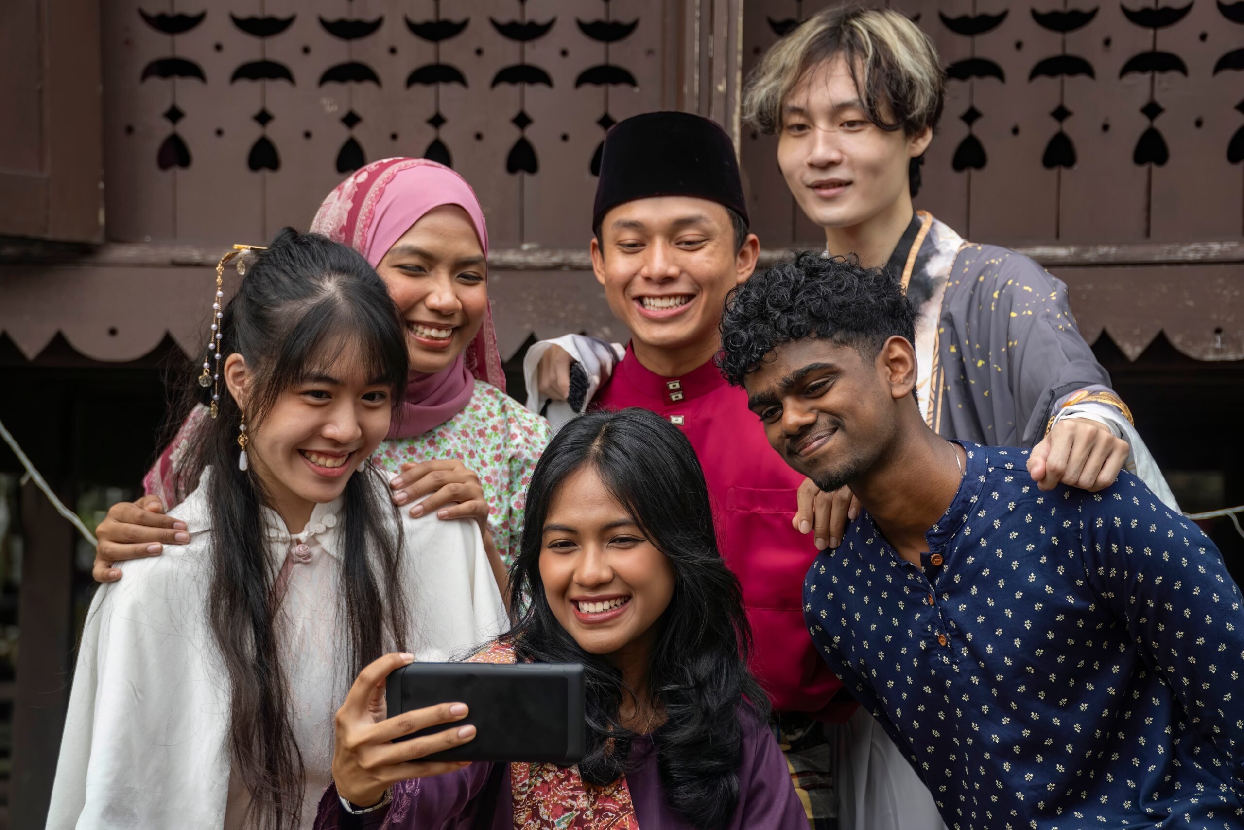 group,of,malaysian,student,wearing,traditional,cloth,for,festival,celebration